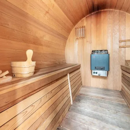 Casa de Férias Tranquil Holiday In With Barrel Sauna
