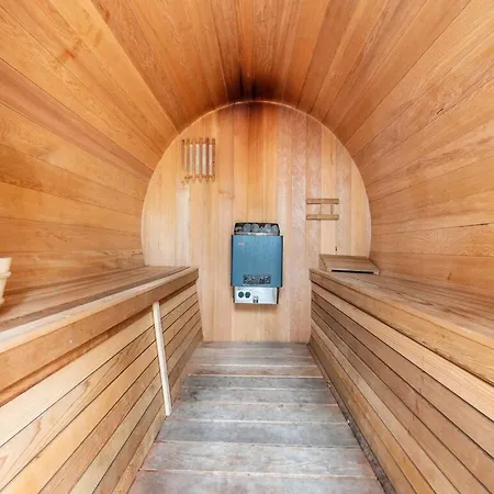 Tranquil Holiday In With Barrel Sauna *
